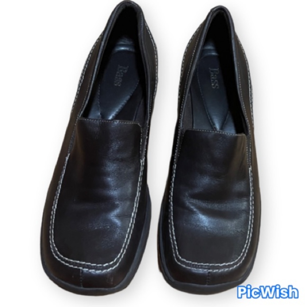 Bass Libby slip on shoes. Size 8.5